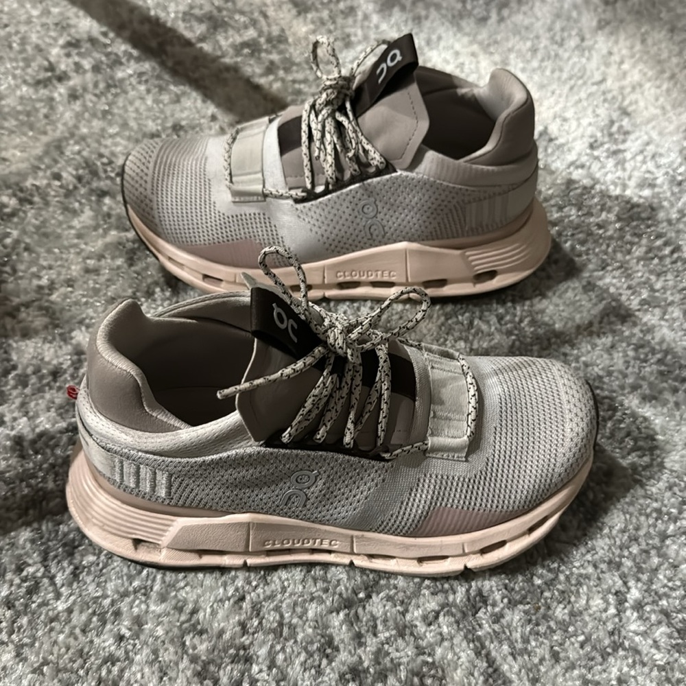 On women’s Cloudnova size 5 shell/pearl color